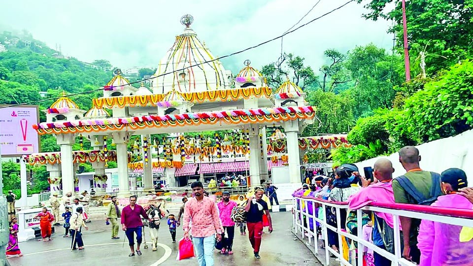 katra mata vaishno devi temple large number of Devotees arrived on first day of Navratri