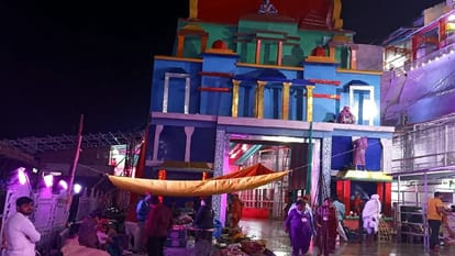 Mata Vaishno Bhavan decorated with exotic flowers, Katra Navratri festival begins
