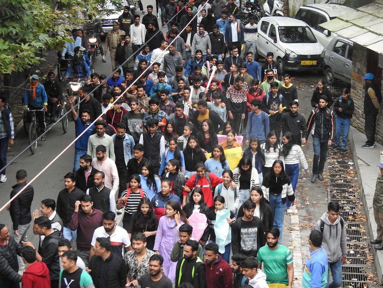 Youths shouted, unemployed came out in protest against the recruitment scam