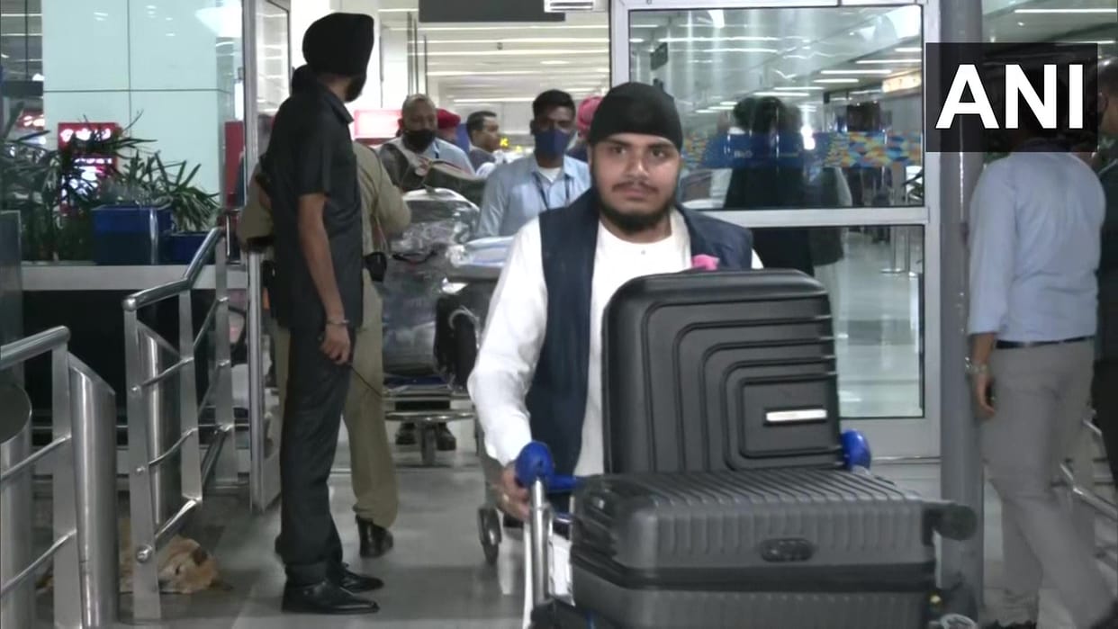 55 Sikhs brought from Afghanistan to Delhi, said- Taliban butchered hair in prison