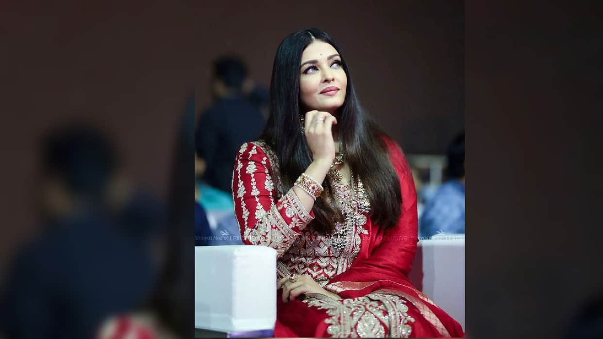 aishwarya rai beautiful look in red kurta for film ponniyin selvan