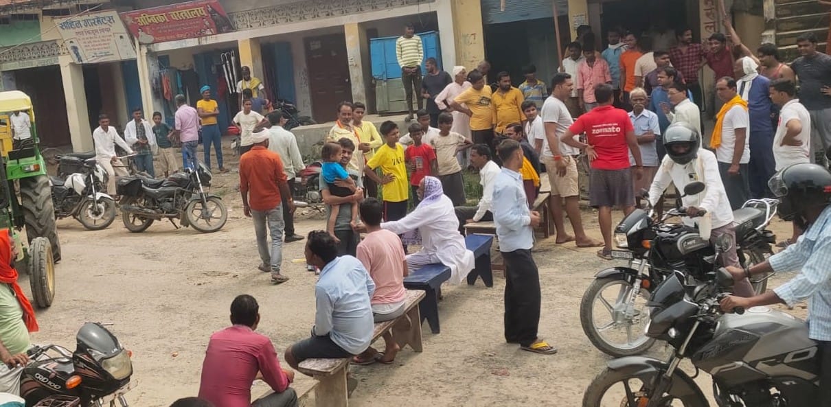 Villagers jammed for road repair