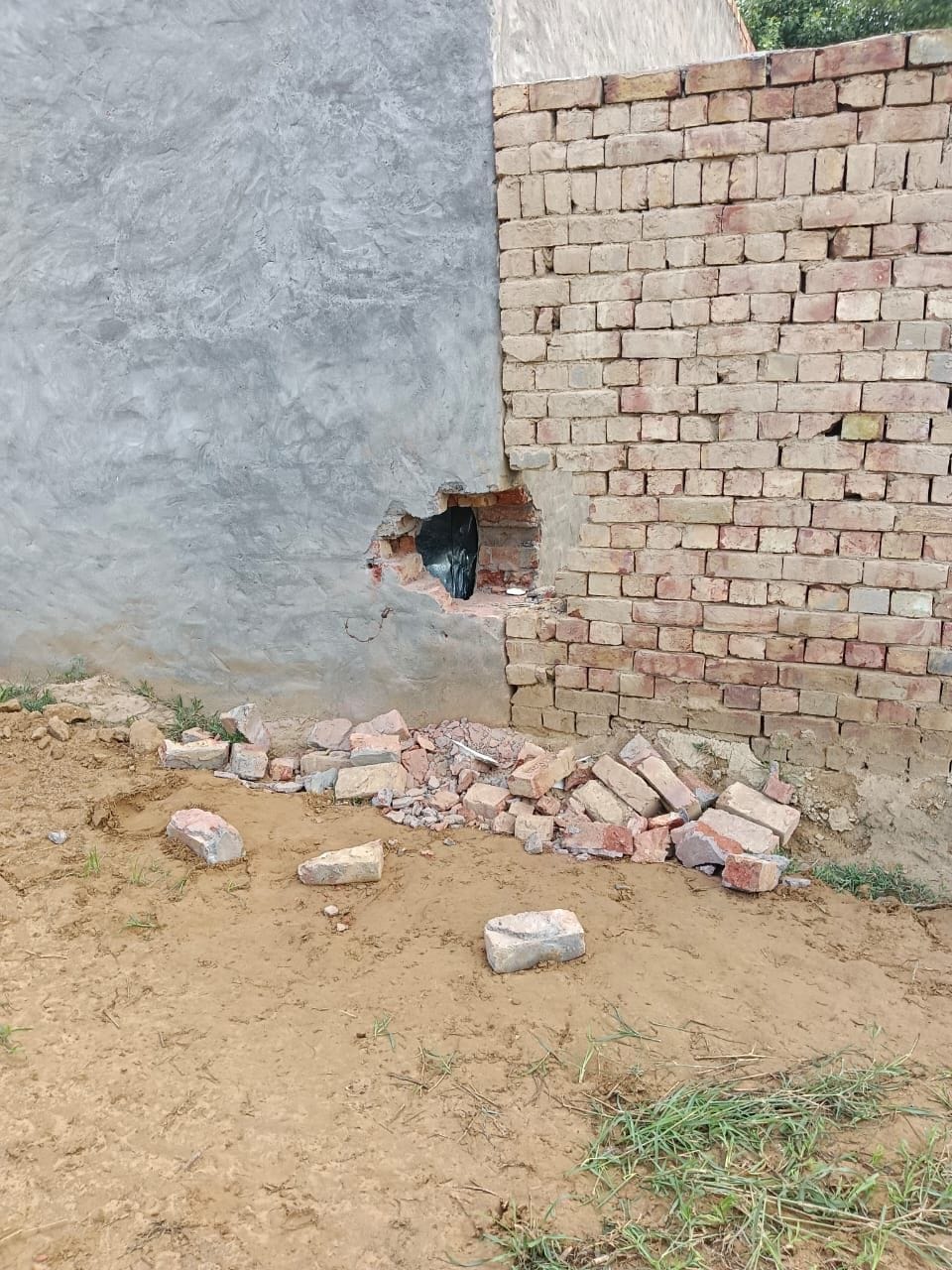 Breach in PNB branch in village Chamal, attempt to break locker