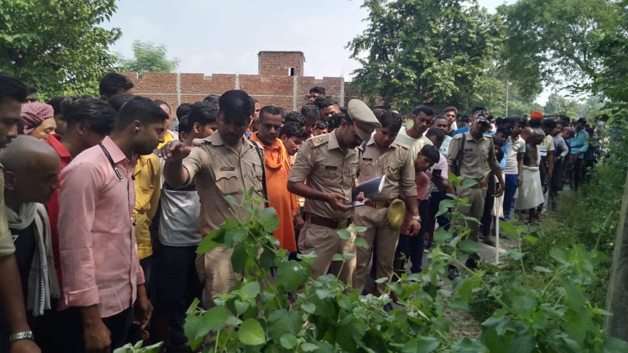 young men dies after Uncontrolled bike of collides with electric pole in Deoria