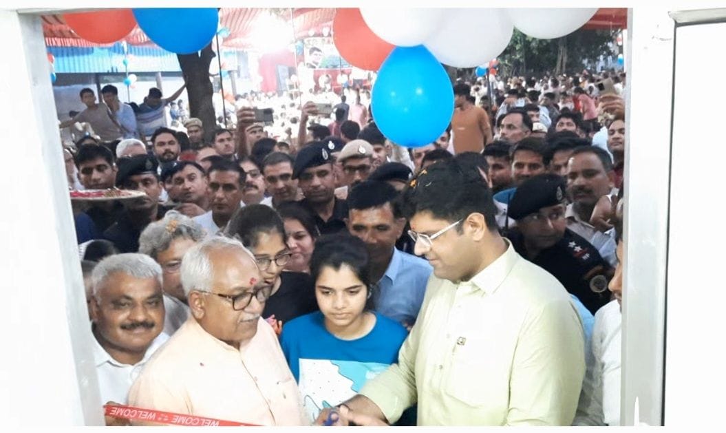 Deputy CM inaugurated e-library in the village of NEET topper Tanishka