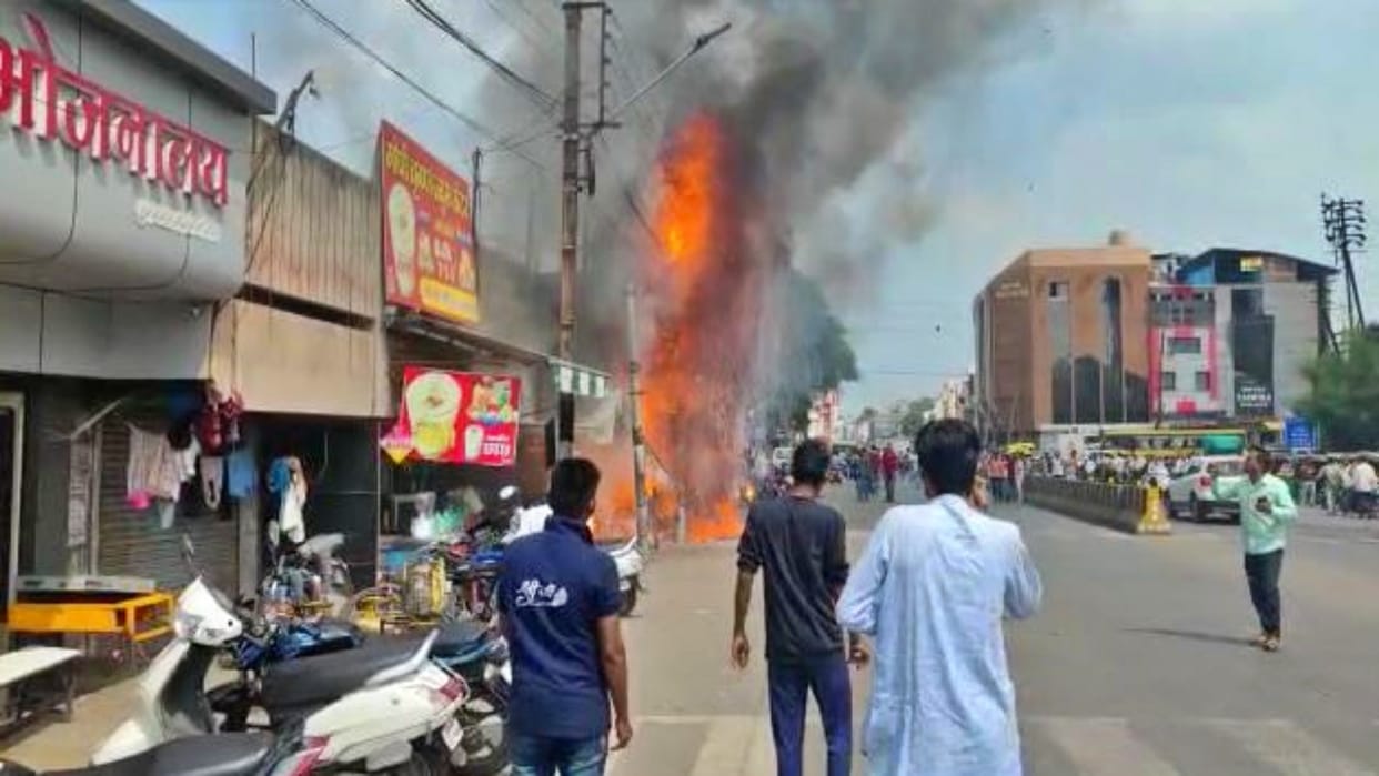 fire in restaurant in front of gangwal bus stand in indore