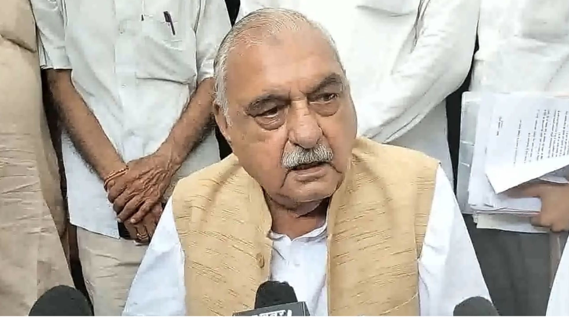 Haryana: leaders communicating with people from village to village, Leaving social media