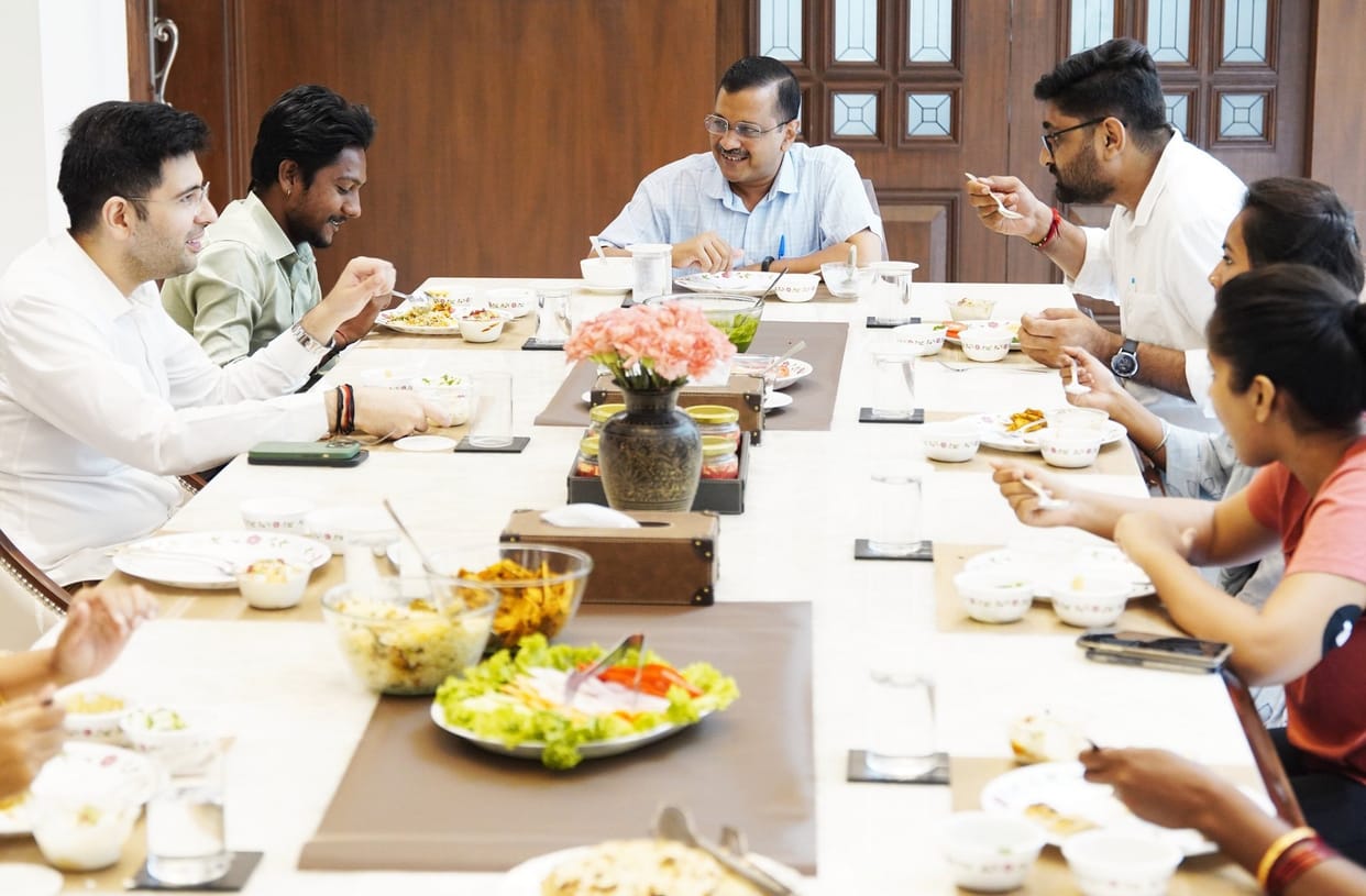 Gujrat Election: Arvind Kejriwal Hosts Sanitation Worker For Lunch
