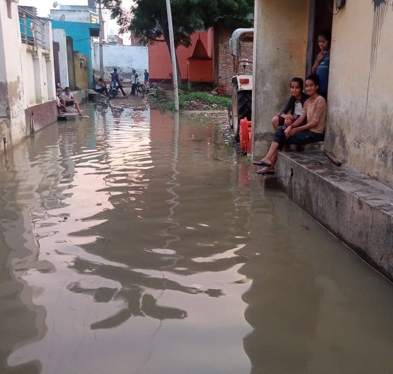 Hathras: The track of the canal cut again on the second day, waterlogging increased