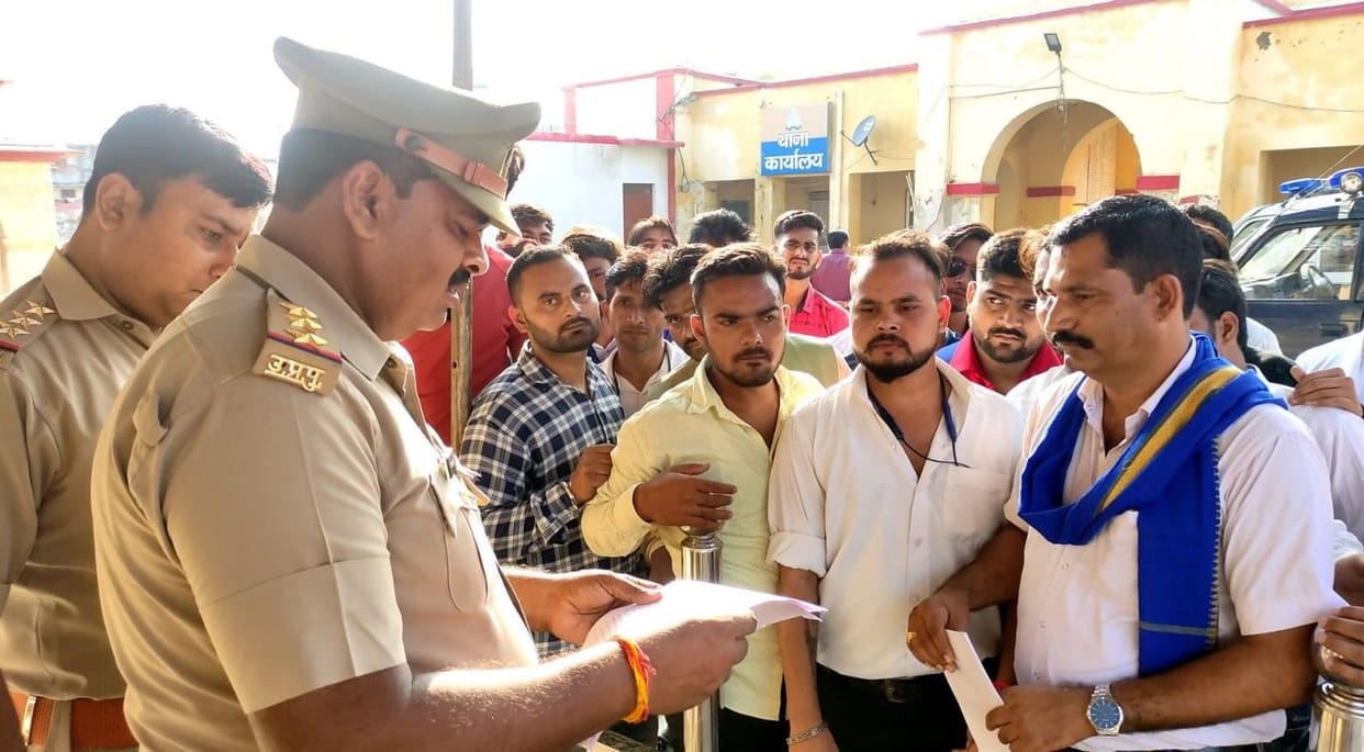 Hathras: District President of Bhim Army accused of threatening to kill
