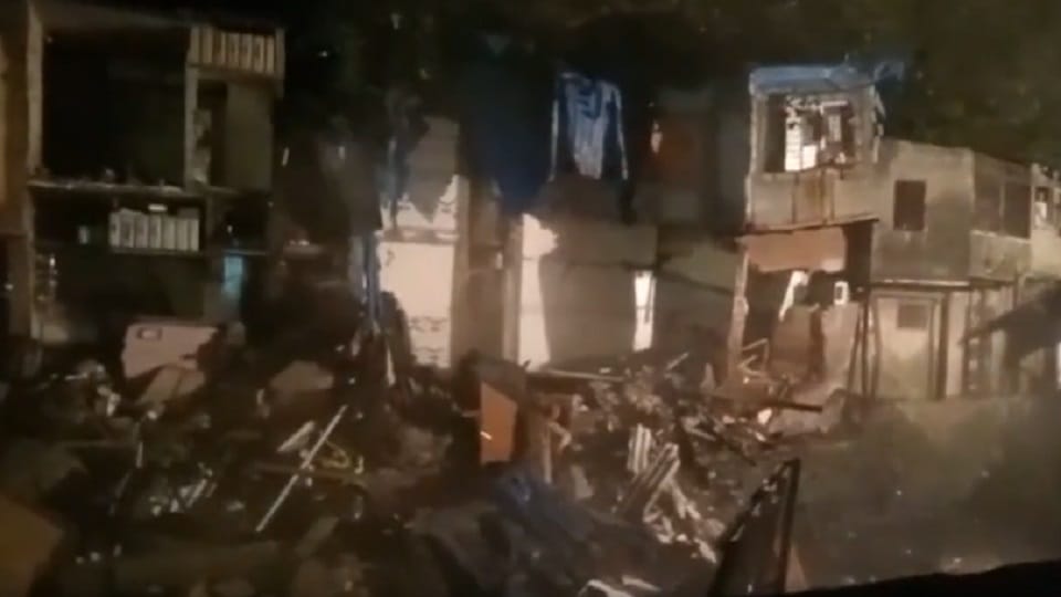 Portion of multiple hutments in Vile Parle collapse