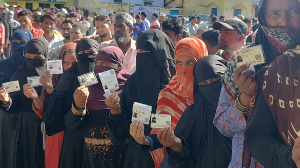 Haridwar Panchayat Chunav 2022: Voters heavy crowd for Voting photos