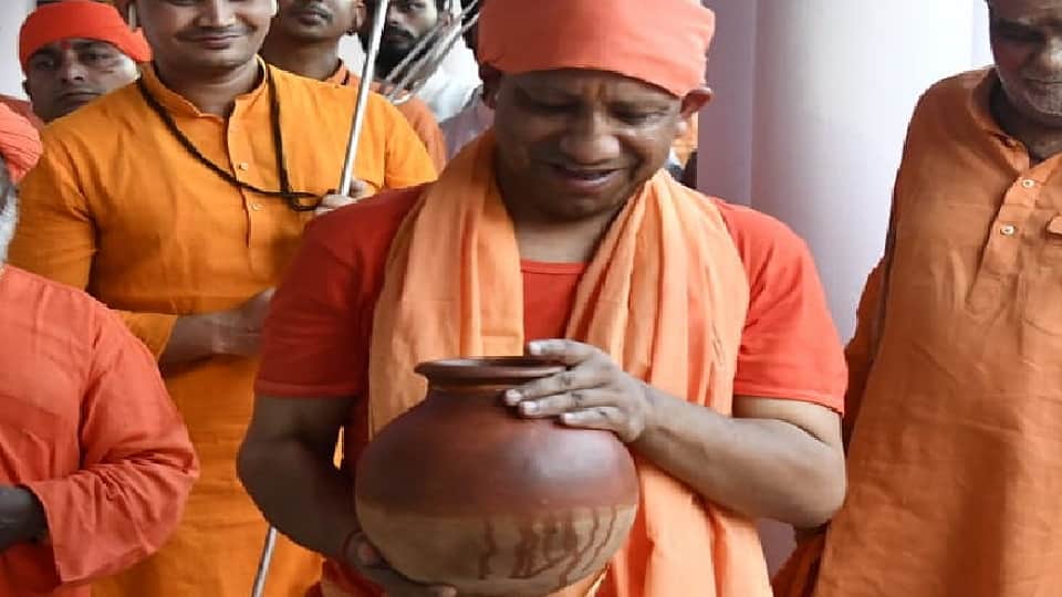 Navratri 2022 CM Yogi Adityanath worships at Gorakhnath temple