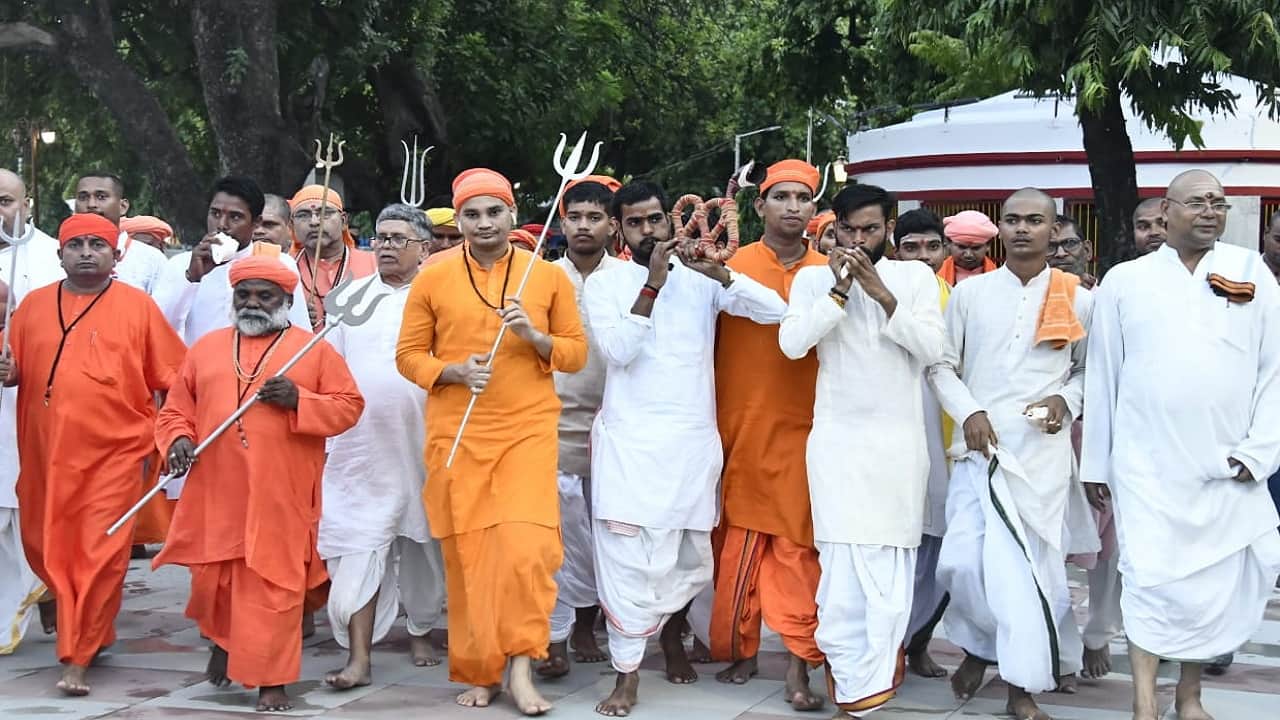 Navratri 2022 CM Yogi Adityanath worships at Gorakhnath temple