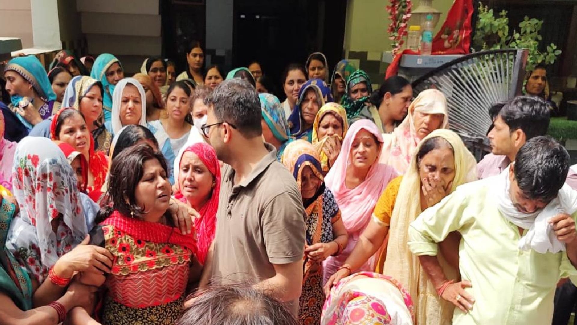 Meerut: There is mourning in the family after death of Air Force officer Sushil Kumar Sharma
