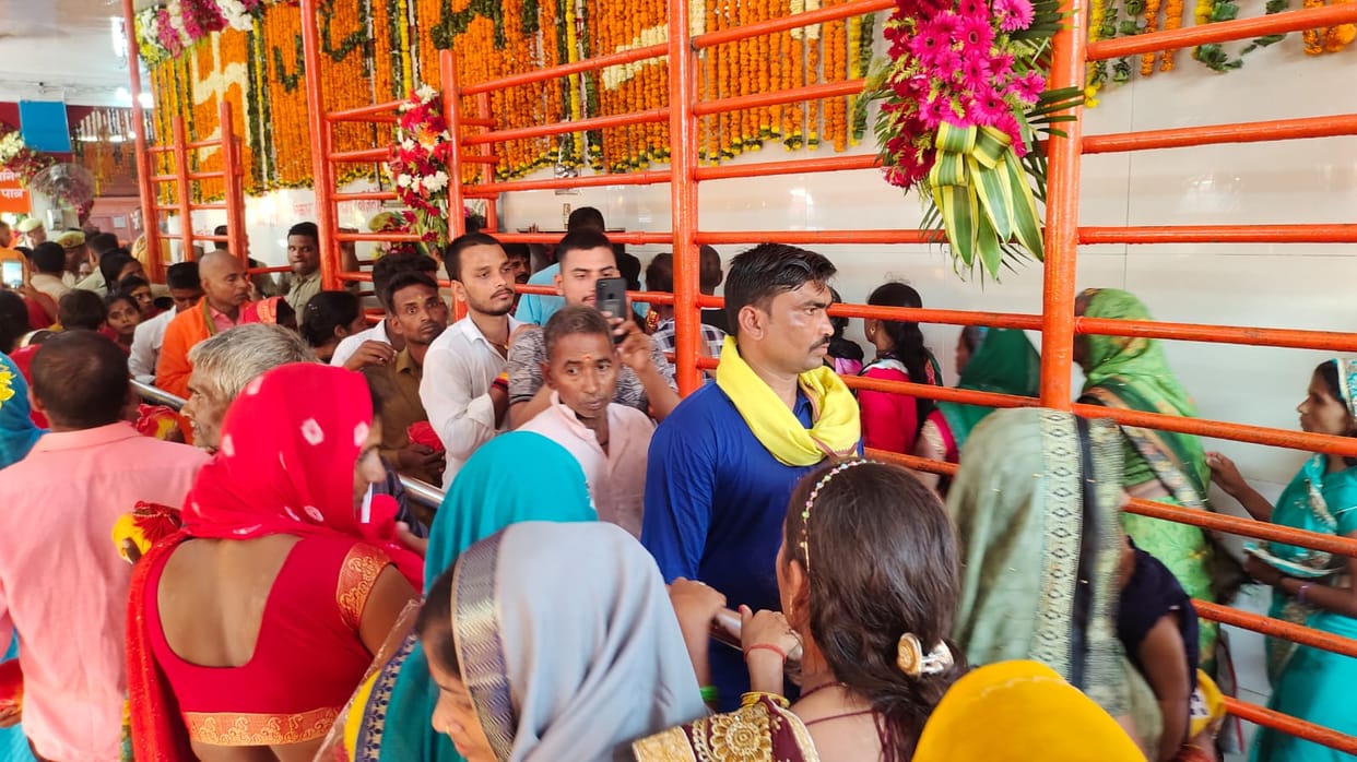 Navratri 2022  first day vindhyachal shrine of Mata Vindhyavasini resonated with cheers and mantras
