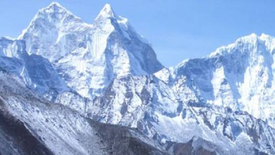 Two Assam mountaineers scale Mt Kanchenjunga and hoisted the national flag