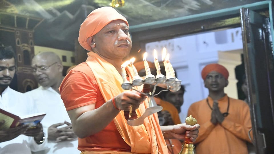 Navratri 2022 CM Yogi Adityanath worships at Gorakhnath temple