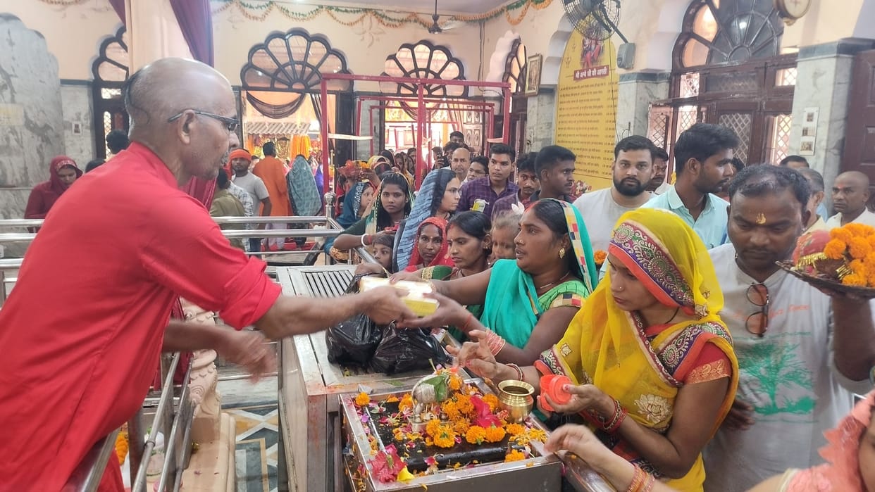 devotee come in devi temple