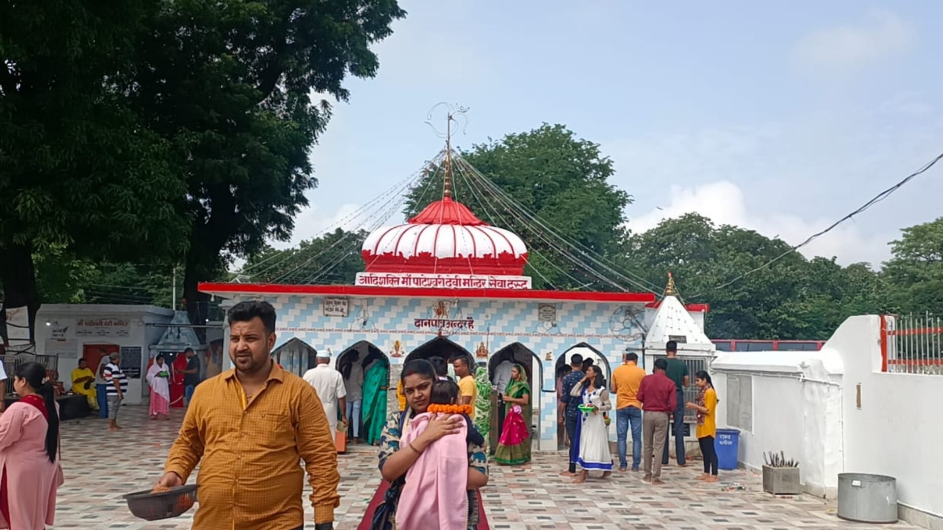 Shardiya navratri starts today people offer prayer in temples.