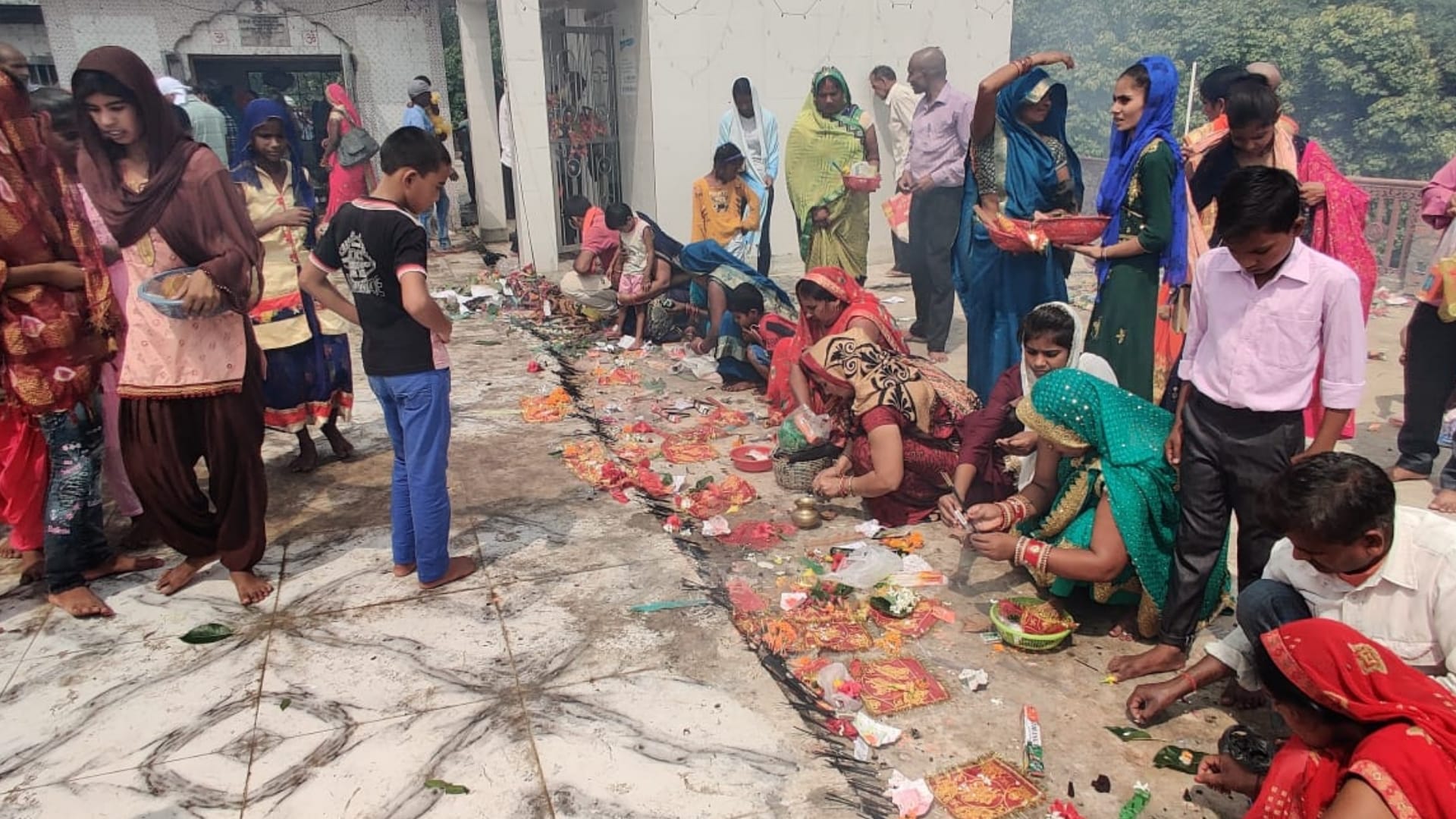 Shardiya navratri starts today people offer prayer in temples.
