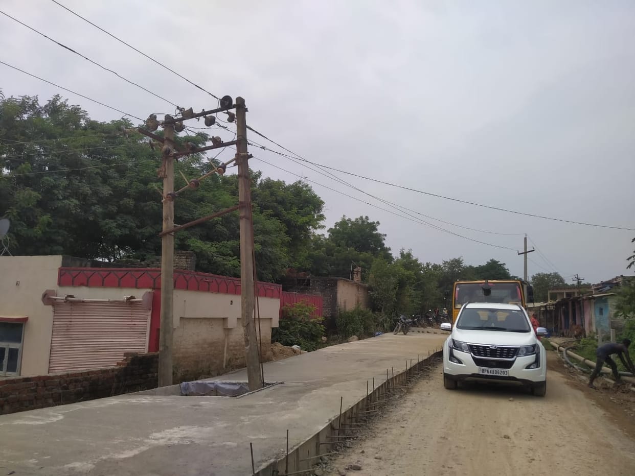 Road built under loose high tension wire, notice sent to contractor