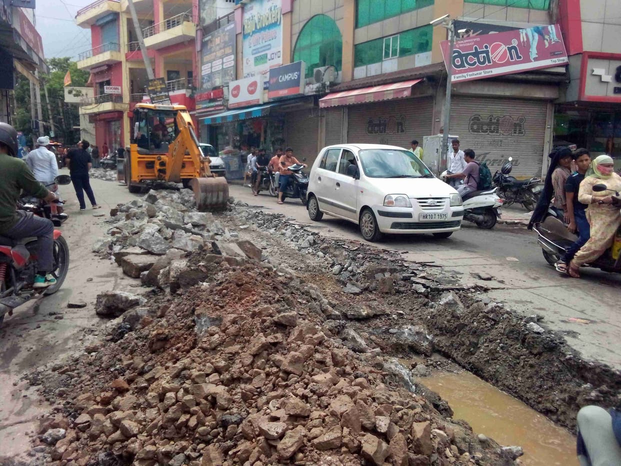 Trouble will have to be faced for a week, work of connecting sewer line on Old DC Road started