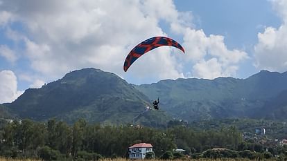 Kangra : Female pilot dies after falling while paragliding in Beed of Baijnath.