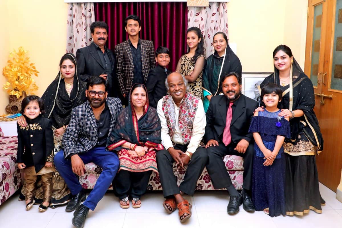 Rahat Indori tied knot with Seema Rahat Know about Poet Family Tree