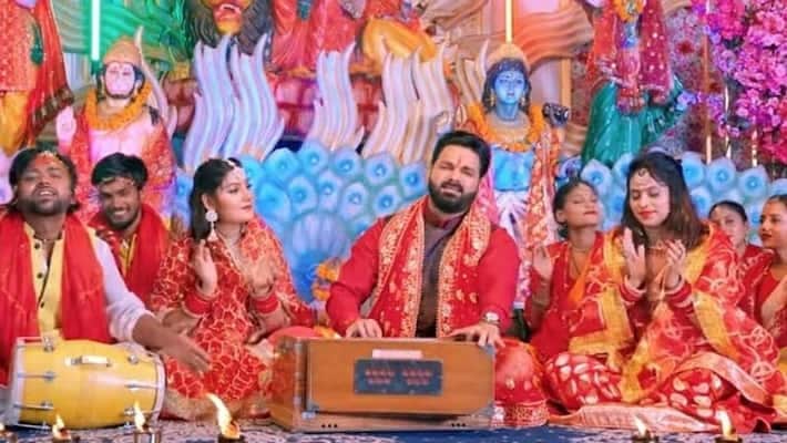 bhojpuri superstar pawan singh new devi song Sato Bahiniya Aili went viral on internet