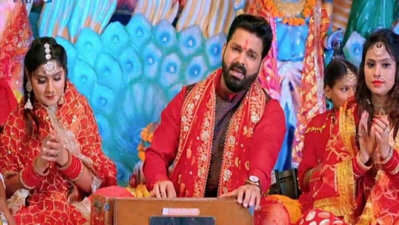 bhojpuri superstar pawan singh new devi song Sato Bahiniya Aili went viral on internet