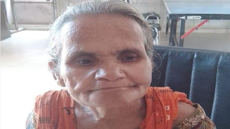 family members left the elderly in the old age home after After the Pitru Paksha in Agra