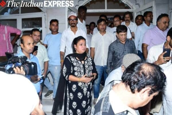 bharti singh breaks into tears after she met raju srivastav family emotional video gets viral on internet
