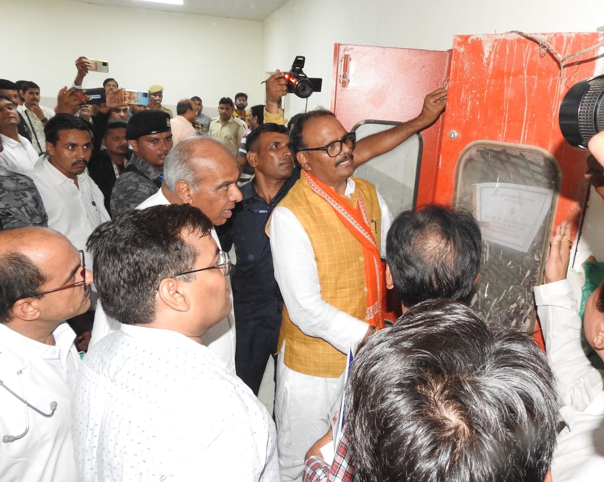 Deputy Chief Minister inspected medical college in siddharthnagar