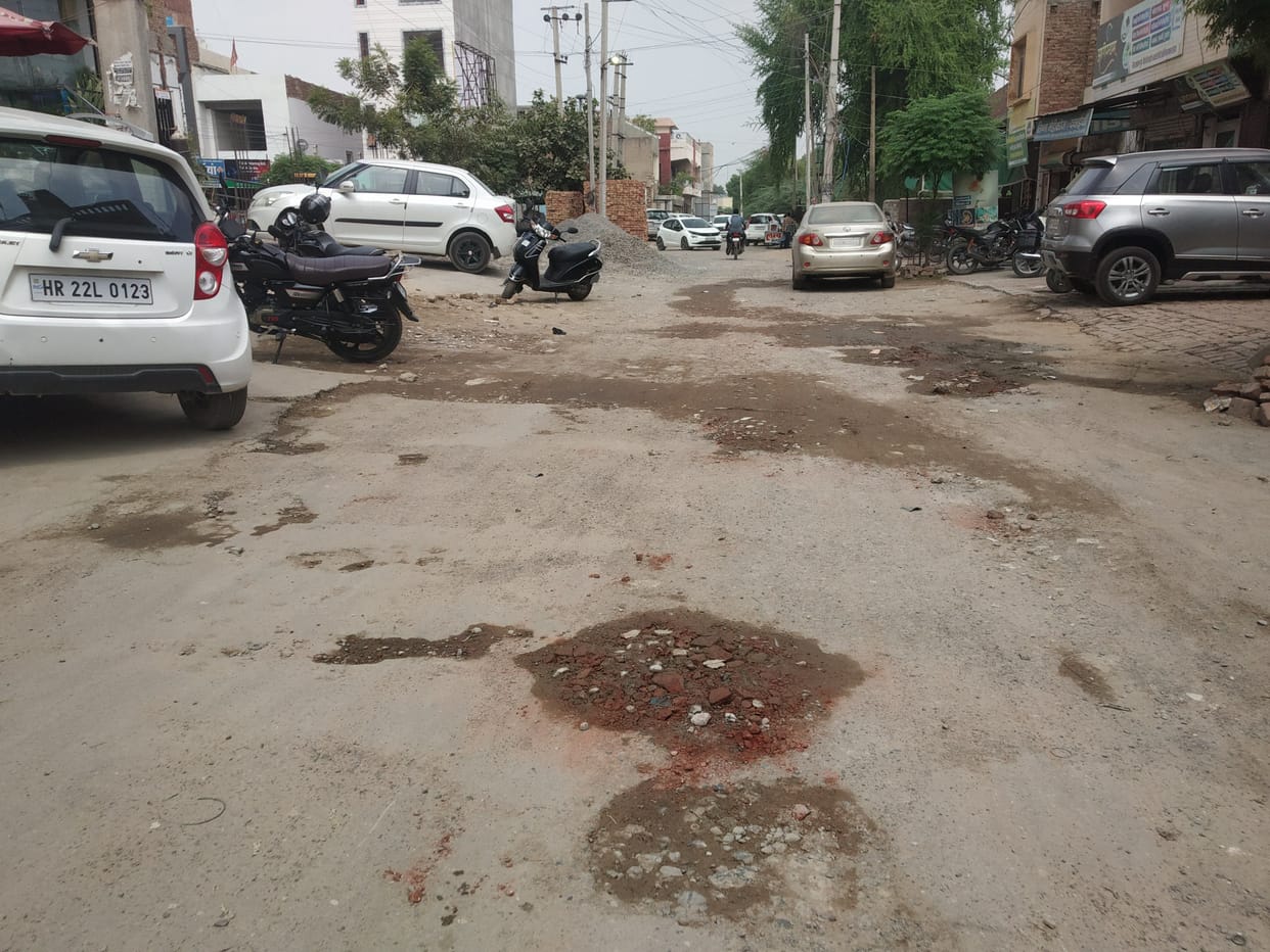 Sirsa: Roads turn into potholes after rain