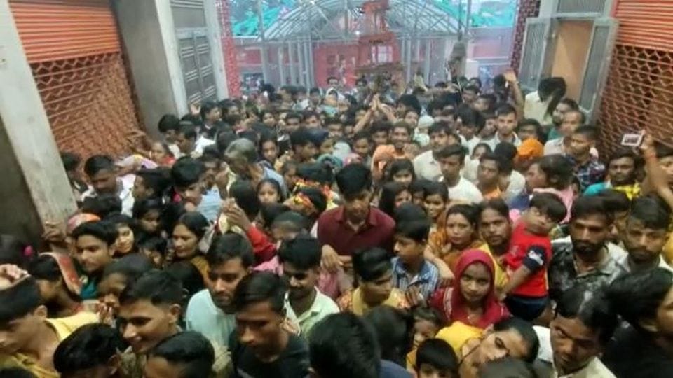 sharadiya navratri 2022 devotees performed worship shailputri mata on first day of navratri in agra