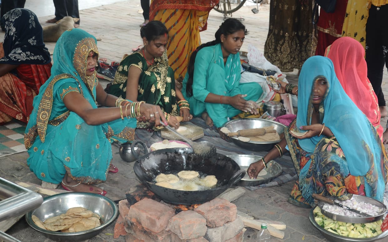 Mother Shailputri was worshiped on the first day of Navratri, Devi Dham resonated with cheers