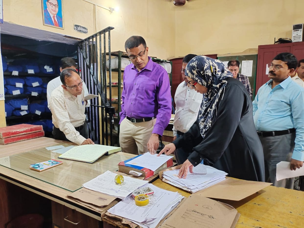 Divisional Commissioner inspected Deoband Tehsil