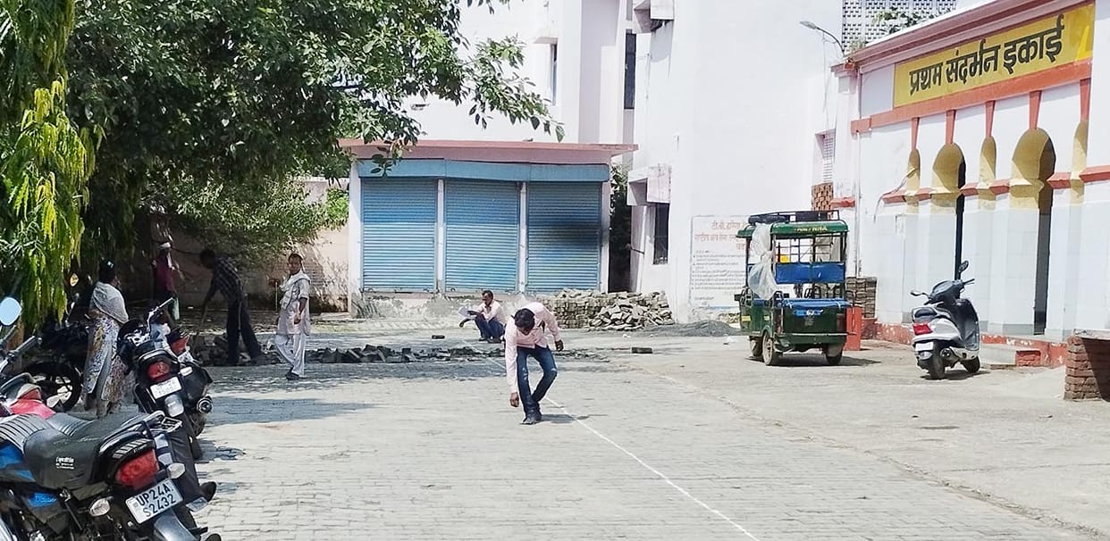 Construction of 20 bed hall started in Ujhani Hospital