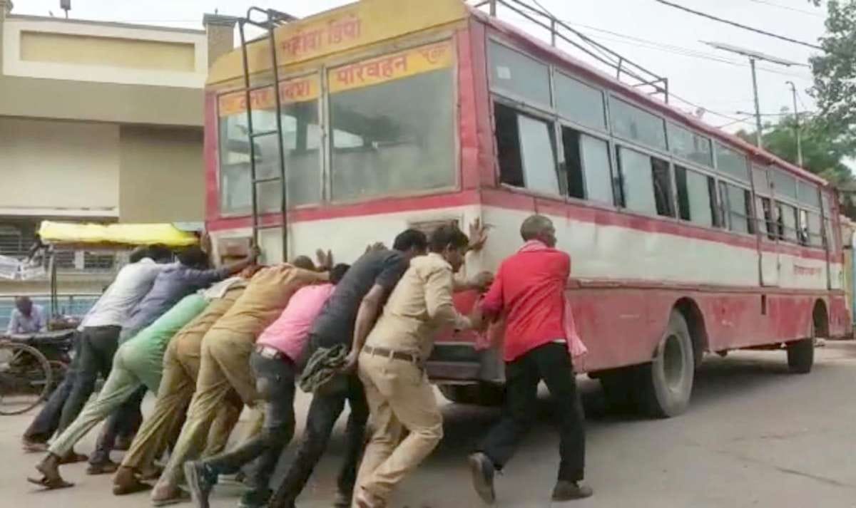 Video viral pushing roadways bus of Mahoba depot