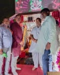अलीगंज में रामबारात के दौरान मौजूद विधायक, चेयरमैन ।