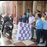 डीएम ने झंडी दिखाकर रवाना की बाइक रैली