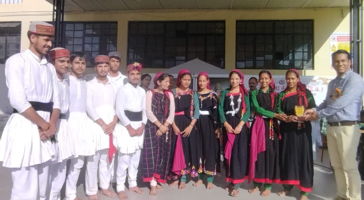 mandi news himachal news Sakina group won in folk dance