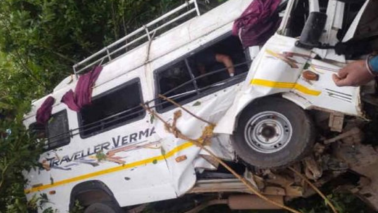 Raipur AIIMS Medical Staff Bus Overturned In Chhattisgarh Jagdalpur, One Daed, 14 Injured