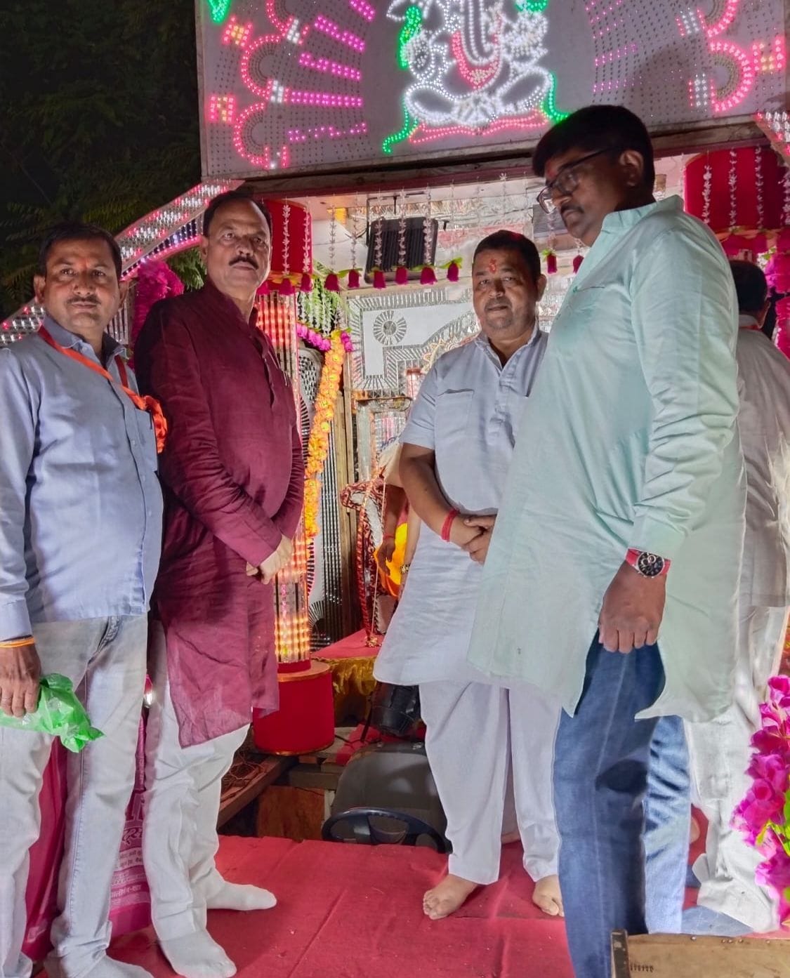 Shri Ram reached Janakpuri as a bridegroom, there was a competition for darshan