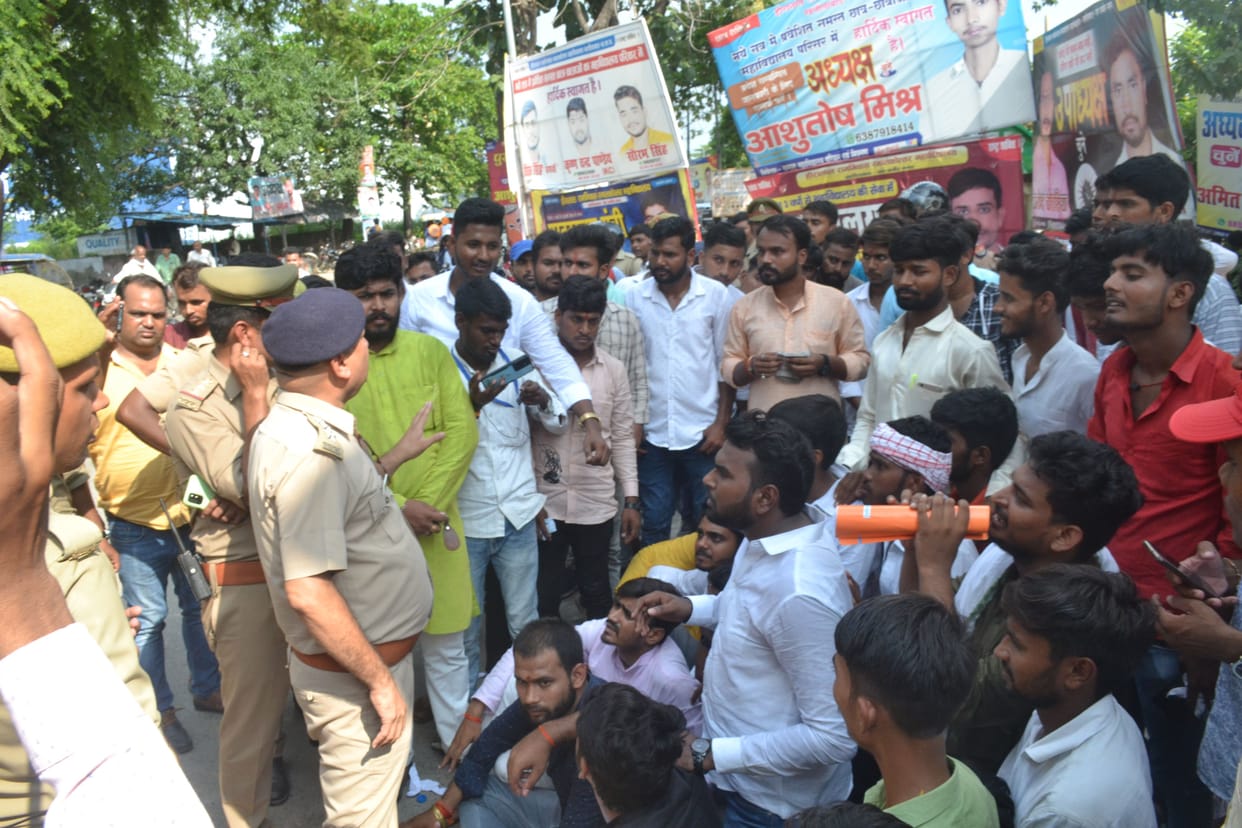students protest for union election