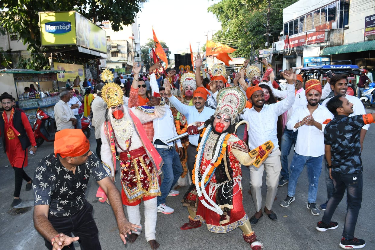 The procession danced fiercely in Ramji's procession