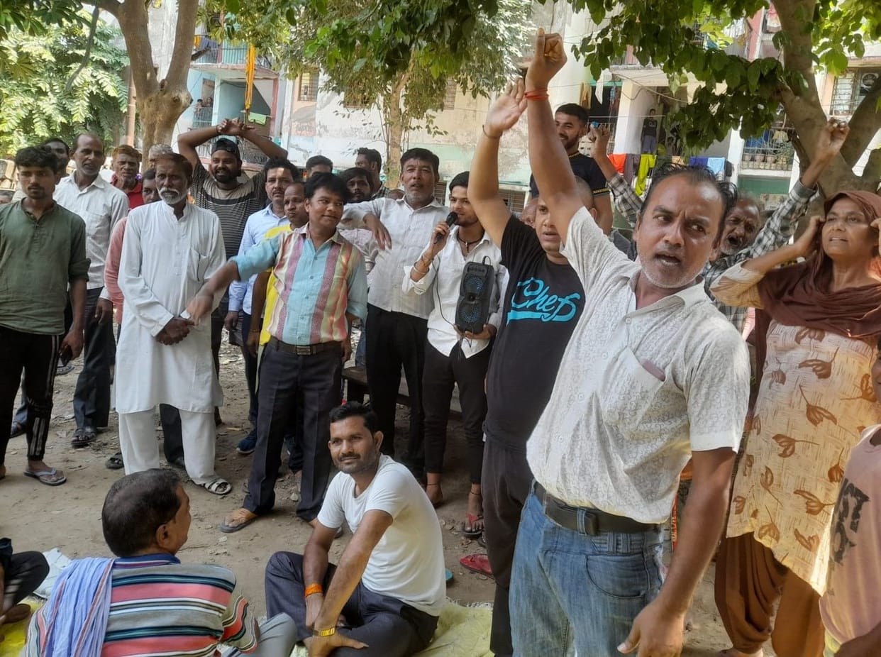Hathras: Demonstration for the action of the power department
