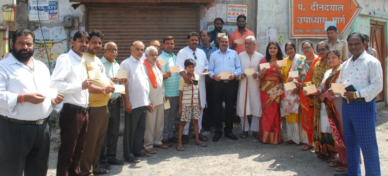 Hathras: Greeting messages written for the Prime Minister under Seva Pakhwada