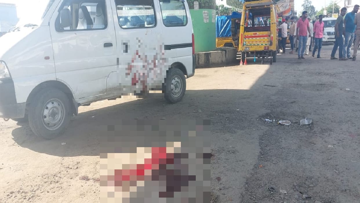 Youth murdered by slitting his throat in a moving vehicle in Naugwa Pilibhit